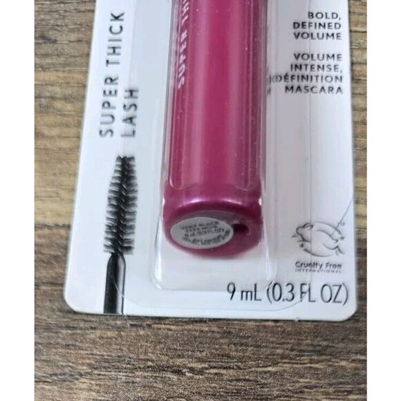 COVERGIRL PROFESSIONAL SUPER THICK LASH MASCARA 200 VERY BLACK NEW - Picture 2 of 6